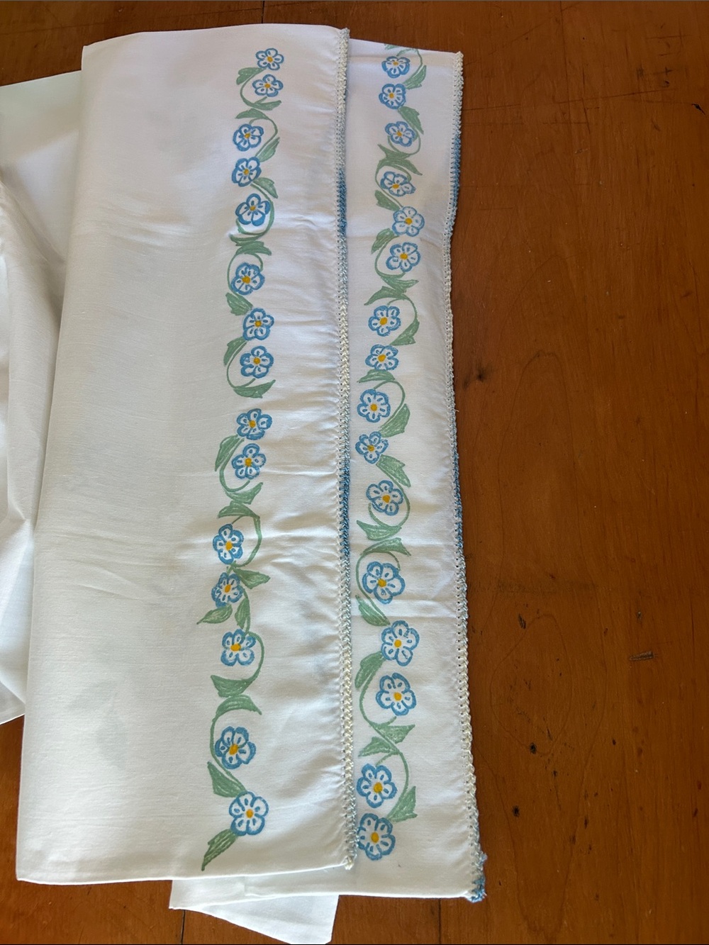 Vintage white pillowcase set Butterflies & Flowers paint and embroidered 1970s - Picture 2 of 6